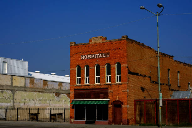 istock Old Abandoned Hospital Building Small Town 1492347855