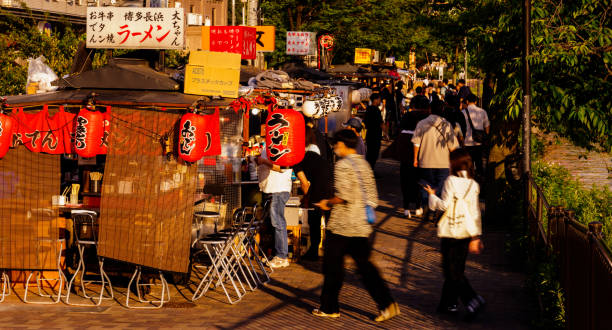 fukuoka hakata yatai kultur in japan - flussinsel landform stock-fotos und bilder