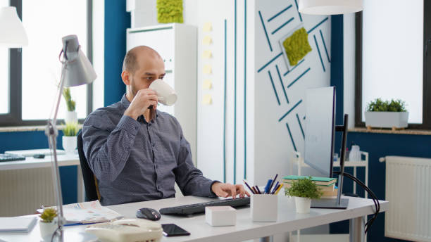 istock Sales consultant planning financial project on computer 1492367656