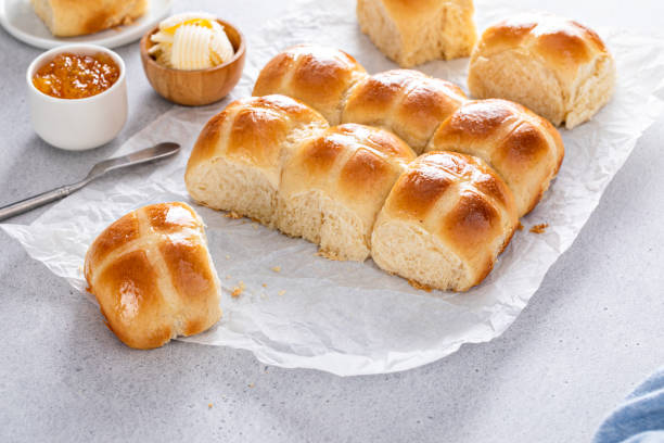istock Traditional hot cross buns freshly baked for Easter brunch 1492373843