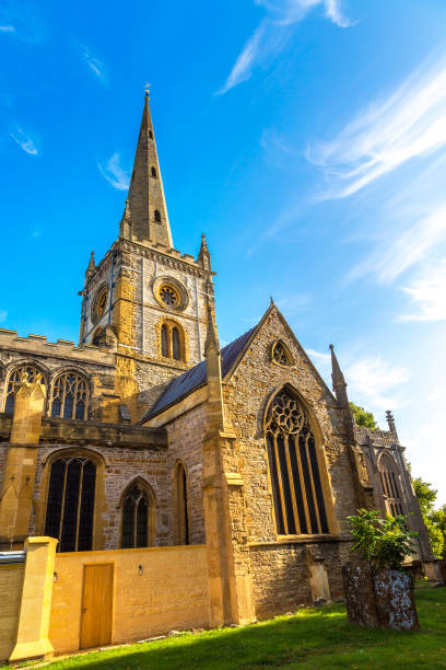 iglesia de la santísima trinidad en stratford upon avon - uk cathedral cemetery day fotografías e imágenes de stock