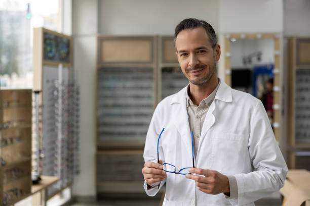Optician working at an ophthalmologist shop