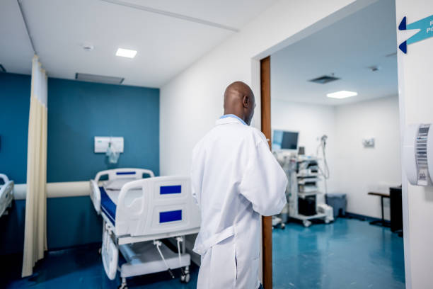 istock Doctor walking in hospital yard 1492430737