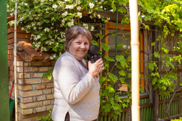 istock Senior woman feels comfortable wearing VR glasses 1492433691