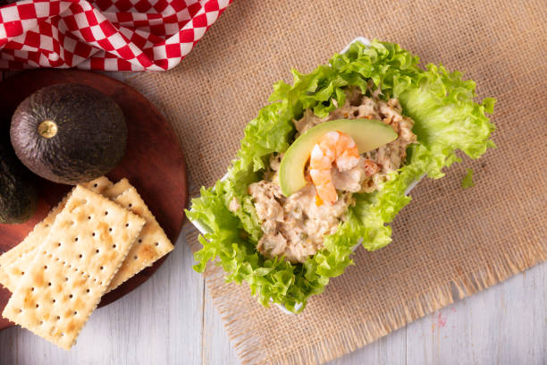 insalata di tonno cibo sano flatlay - prepared tuna foto e immagini stock