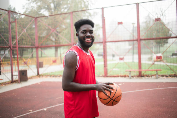 istock Young man playing basketball 1492487273
