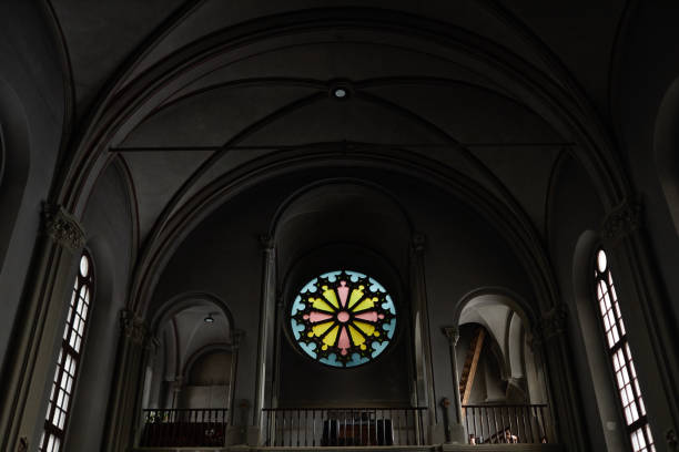 istock Baptist church with stained glass 1492532647