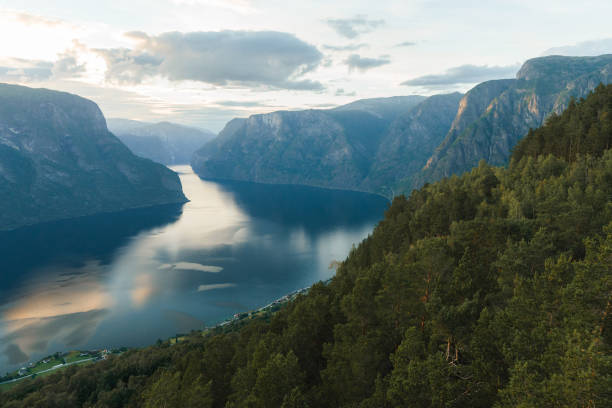 malerische aussicht auf den fjord in norwegen - lysefjord stock-fotos und bilder