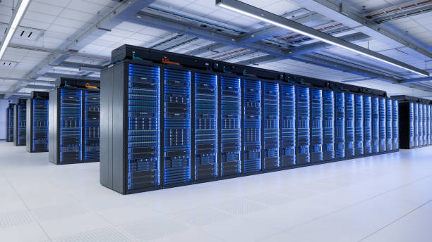 supercalculateur et concept avancé de cloud computing. à l’intérieur d’un grand centre de données de travail lumineux avec des rangées de racks de serveurs. cluster de formation en intelligence artificielle. - datacenter photos et images de collection