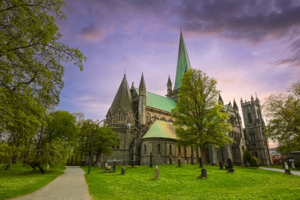 istock The cathedral Nidarosdomen , Trondheim 1492559843