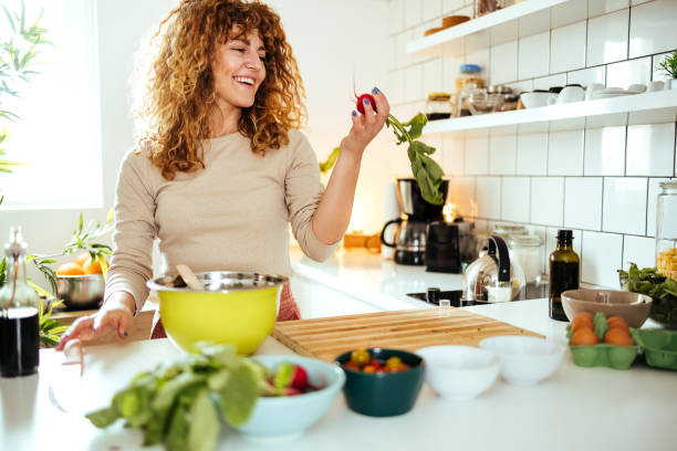 istock Woman preparing salad 1492582090