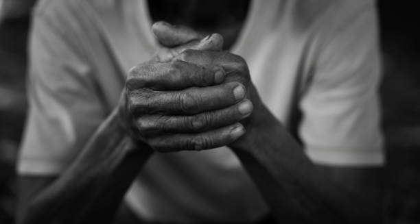 istock Close up of elderly oldman hands on wooden table. 1492582282