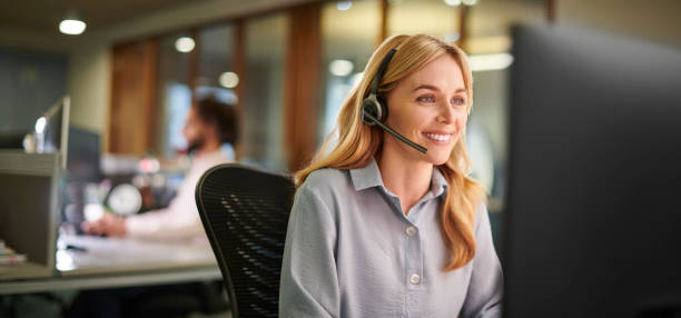 friendly customer service friendly customer service call-center stock pictures, royalty-free photos & images