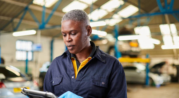 istock proud female garage owner 1492588851