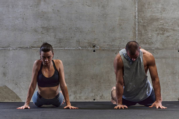 An attractive couple in the gym engaging in various stretching exercises together, showcasing their dedication to fitness, flexibility, and overall wellbeing. With synchronized movements, they demonstrate coordination, balance, and endurance while supporting and motivating each other on their fitness journey. una pareja atractiva en el gimnasio participando en varios ejercicios de estiramiento juntos, mostrando su dedicación al fitness, la flexibilidad y el bienestar general. con movimientos sincronizados, demuestran coordinación, equilibrio y resistencia mie