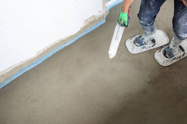 istock Laying and levelling screed on a balcony - construction site 1492644482
