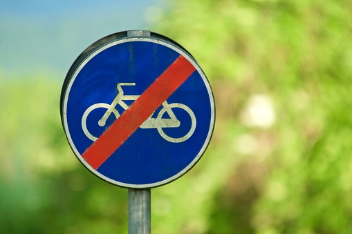 End of bike lane sign, bike ban, no bicycle transit