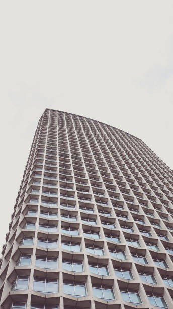 istock London Architecture Building Angle View Looking Up with Copy Space Minimal Sky Travel Destination Low View 1492687154