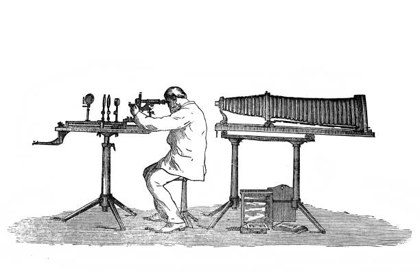 duży aparat mikrograficzny w starej książce technika mikroskopowa, c. friedlaender, 1899, st. petersburg - micrographic stock illustrations