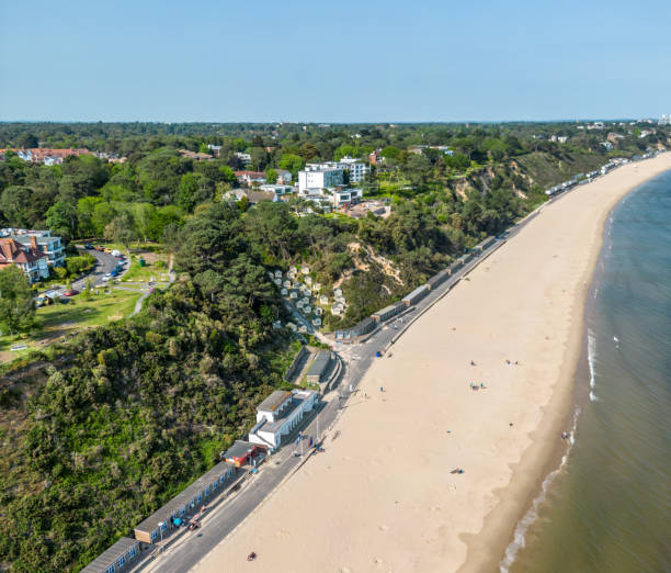 istock Canford Cliffs Beach towards Branksome Chine in Bournemouth 1492715885