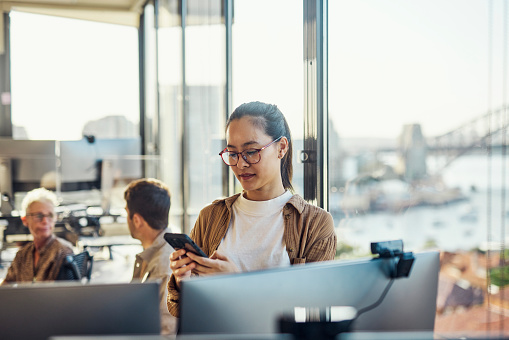 Multicultural Professionals Driving Innovation in Sydney's Office Environment