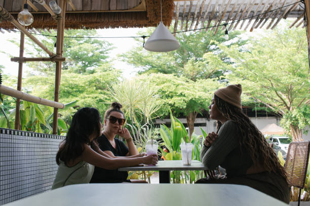 istock Girlfriends Hanging Out At A Cafe 1492758424