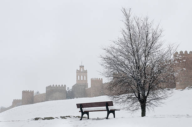 avila wand im winter - travel avila castilla y leon spain stock-fotos und bilder