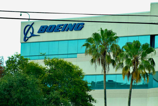 boeing-gebäude, space coast, florida (usa) - boeing stock-fotos und bilder