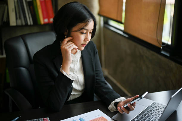istock A businesswoman pensively thinking something while reading a message on her phone 1492798454