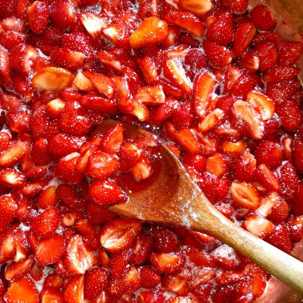 istock Confiture de fraises 1492802006