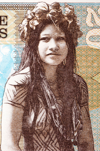 Niña nativa Ember de dinero panameño photo