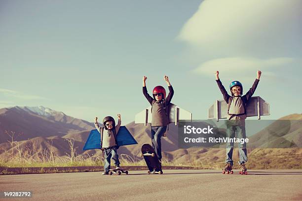 Jetpack Niños Foto de stock y más banco de imágenes de Inventor - Inventor, Familia, Hermano