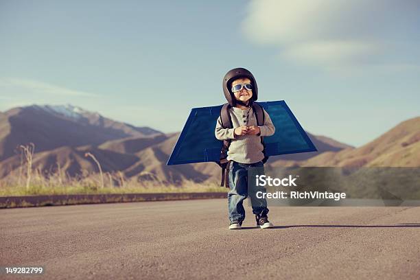 Jetpack Bambino - Fotografie stock e altre immagini di Bambino - Bambino, Elmetto, Elmetto protettivo da lavoro