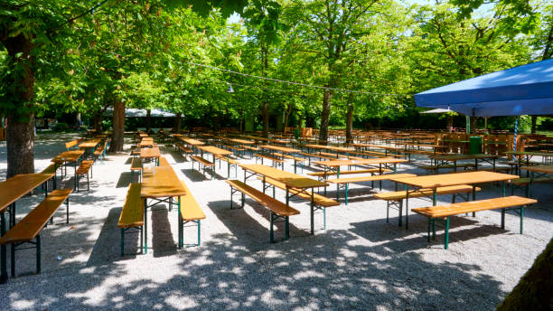 istock Beer garden in Munich with beautiful chestnut trees 1492832705