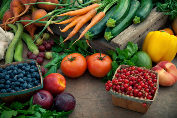オーガニックな農産物 - plum tomato 写真 ストックフォトと画像