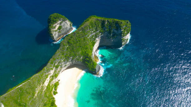 istock Kelingking beach - Nusa Penida. 1492845326
