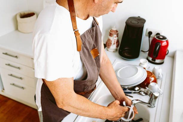 istock Male householder doing housework, washing dishes 1492877274