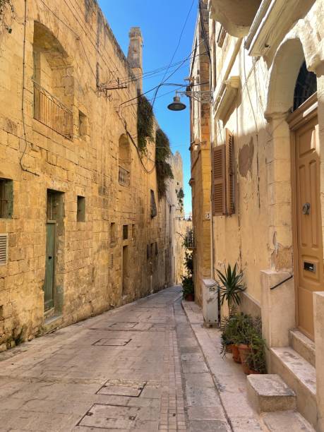 istock Exploring a Narrow Maltese Alleyway 1492911679