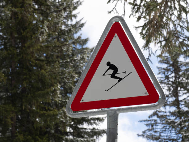 istock Warning sign caution skiers, Warnschild 