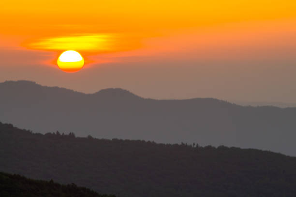 istock Sunrise in the Blue Ridge Mountains 1492948977