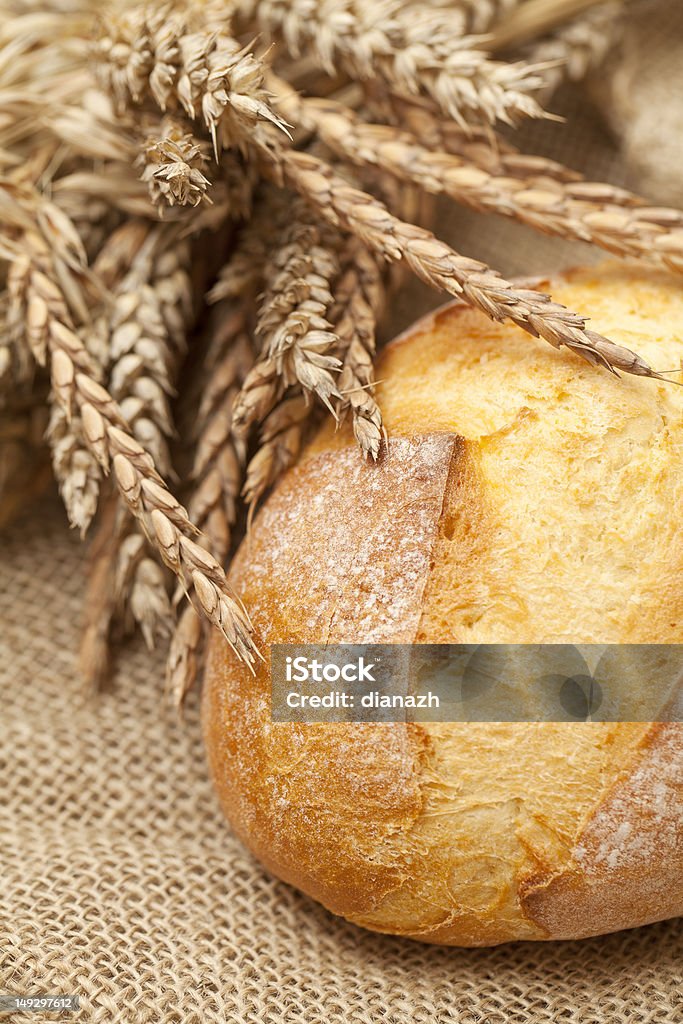 Frisches Weizen-Brot auf Leinwand - Lizenzfrei Baguette Stock-Foto