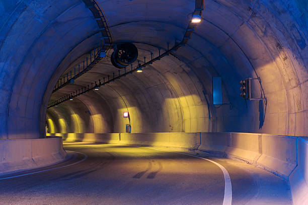 тоннель - night tunnel indoors highway стоковые фото и изображения