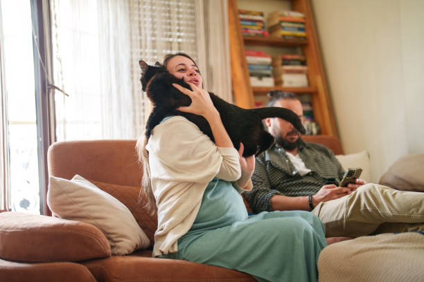istock Pregnant woman hugs her cat 1493008757