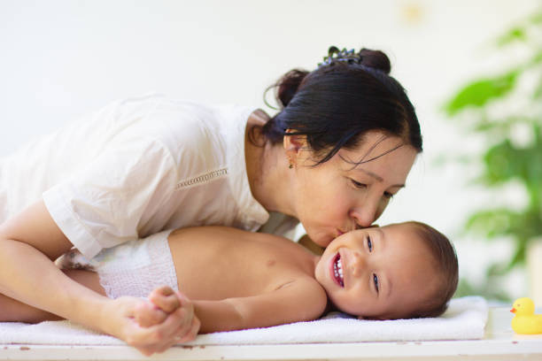 istock Mother changing diaper on newborn baby. 1493017919