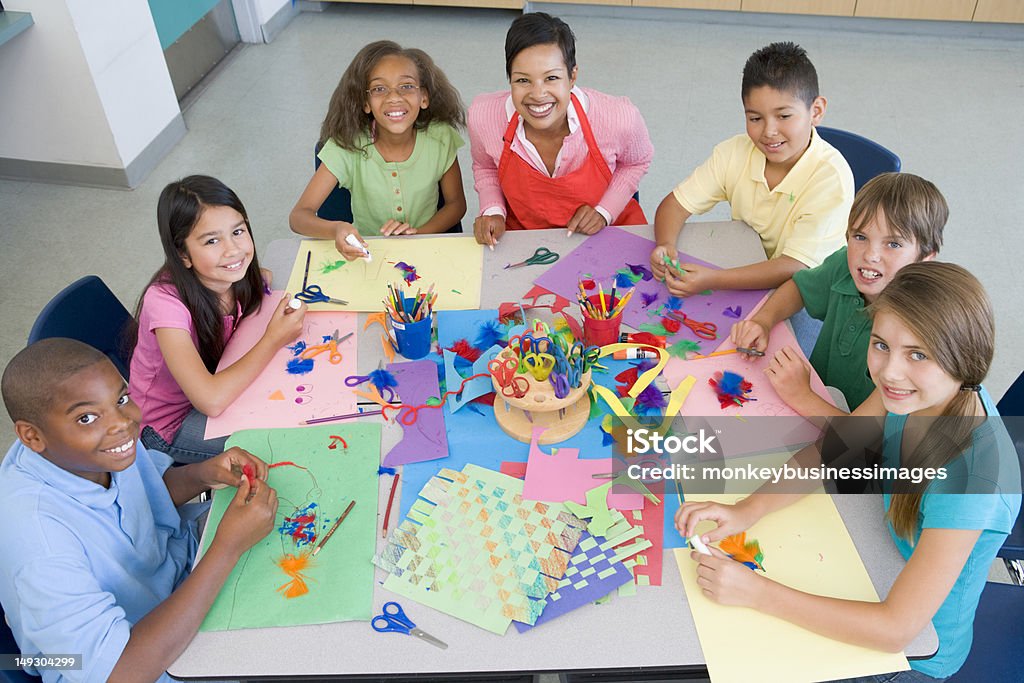 Classe d'art de l'école élémentaire - Photo de Enfant libre de droits