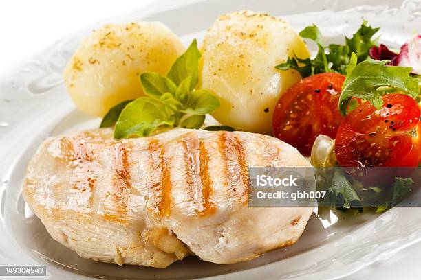Grelhado Carne E Produtos Hortícolas - Fotografias de stock e mais imagens de Batata Cozida - Batata Cozida, Batatas Preparadas, Carne