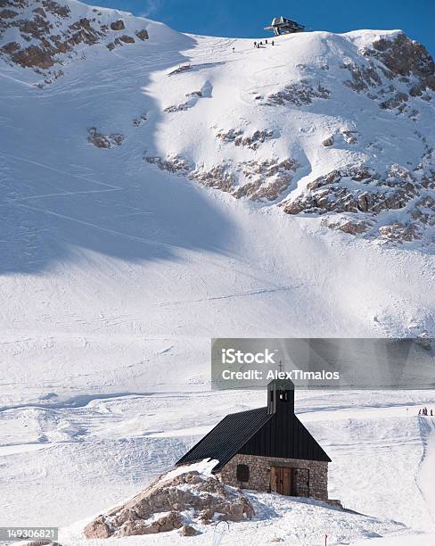 Lonely Iglesia En La Zugspitze Alemania Foto de stock y más banco de imágenes de Aire libre - Aire libre, Alemania, Baviera