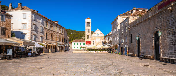 plaza pjaca en la ciudad de hvar vista panorámica - 11305 fotografías e imágenes de stock