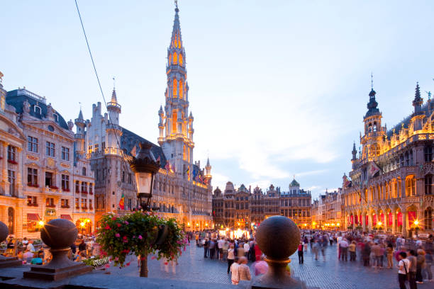 Central Town Square in Brussels, Belgium Central town square (grand place, grote markt), Brussels' central square with the gothic city hall at night houses in brussels stock pictures, royalty-free photos & images
