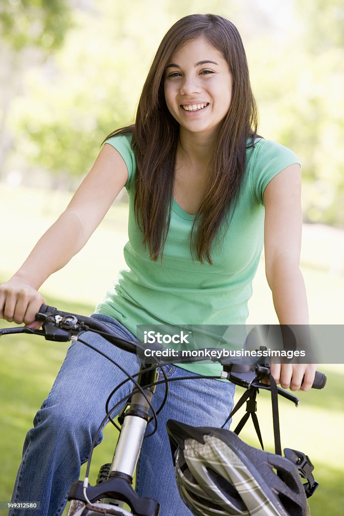 Teenager-Mädchen auf Fahrrad - Lizenzfrei Radfahren Stock-Foto